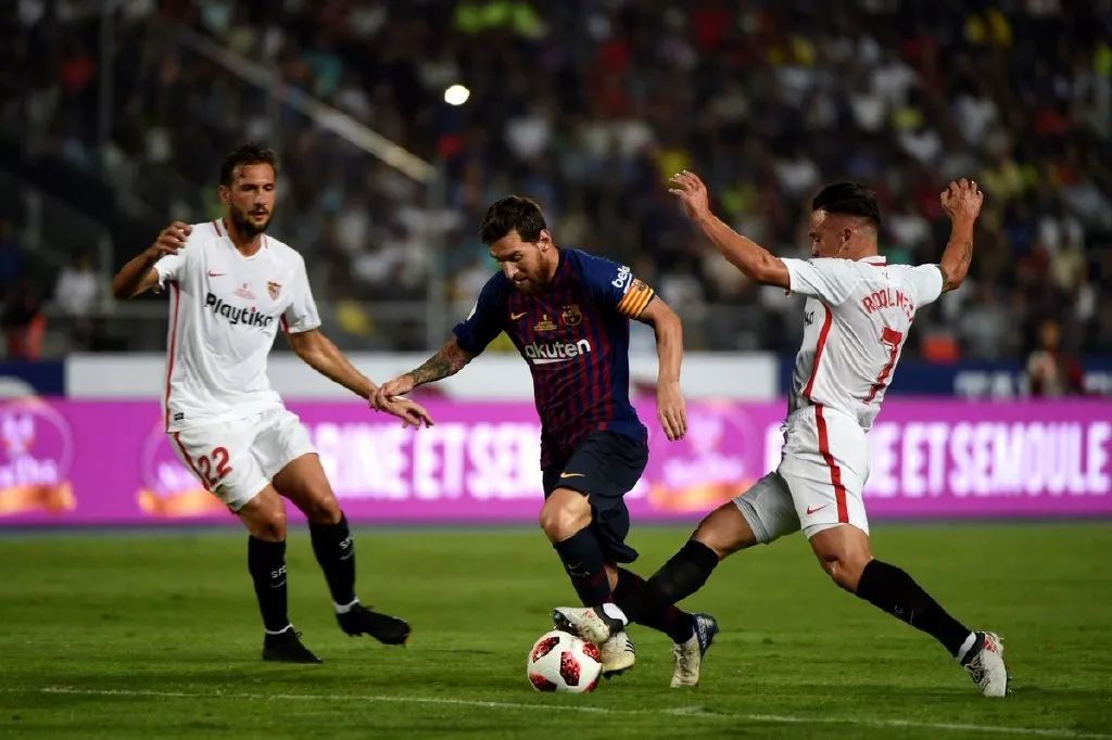  莱巴金娜发球上网战术制霸赛场