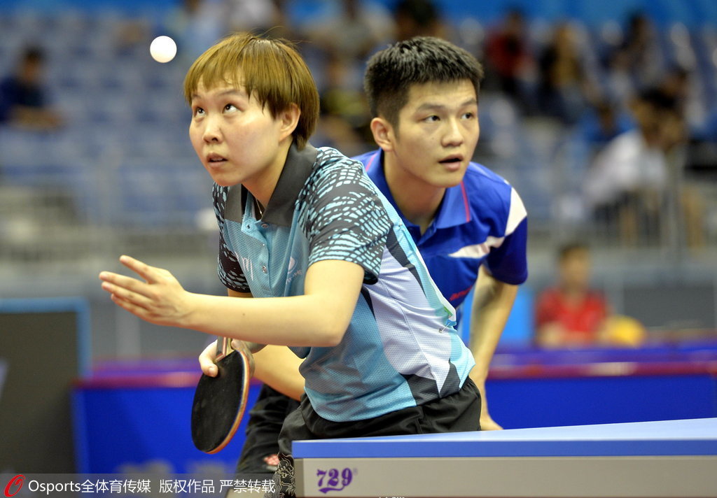  梅总双打默契配合，美网混双决赛勇夺桂冠