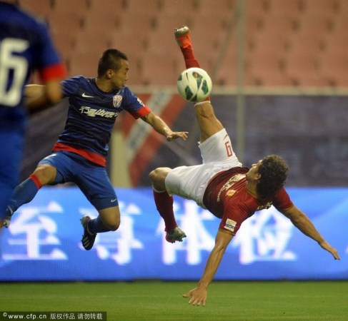  武磊破门海港击败申花夺超级杯