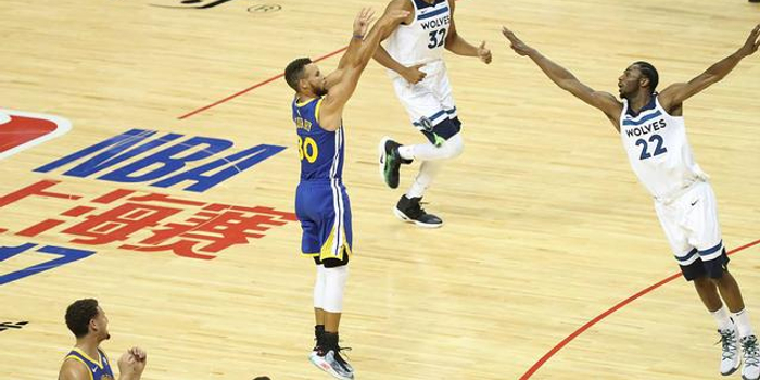  勇士库里三分如雨浇灭火箭反击