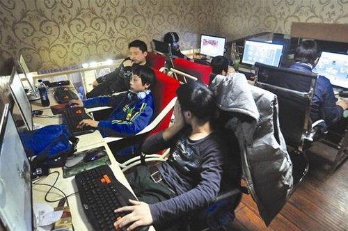  电竞裁判严格执裁，公平竞赛获赞誉