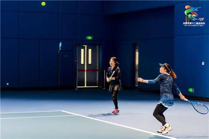  高校网球联赛激战正酣，学霸选手兼顾学业训练