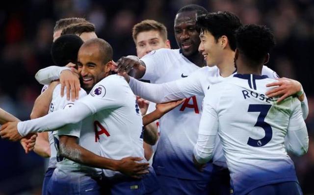  英超黑马逆袭登顶，传统豪强面临挑战  